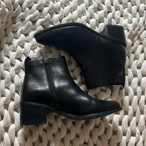 BLONDO Waterproof Chelsea Boots, size 8